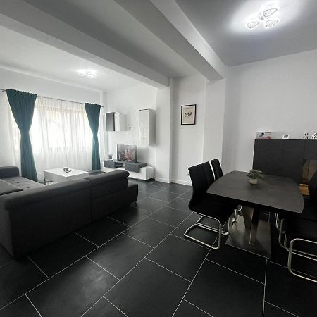Marvellous Aparthotel With Master Apartments Suceava Exterior foto