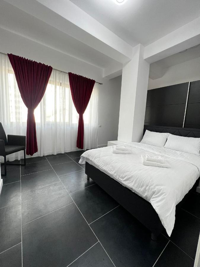 Marvellous Aparthotel With Master Apartments Suceava Exterior foto